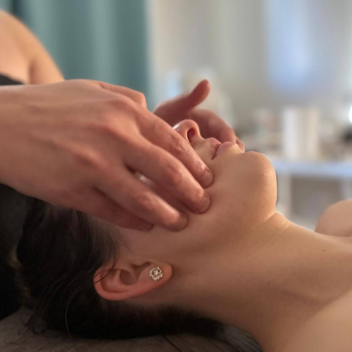 Szkolenie KOBIDO – Zostań Ekspertką Naturalnego Liftingu Twarzy! 💆‍♀️✨ - Najlepszy Masaż w Mieście